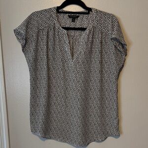 🔴Banana Republic Black and White Blouse